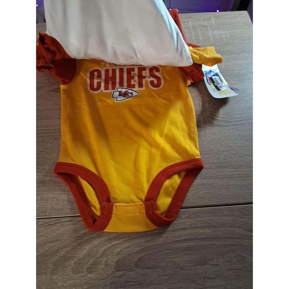 NFL Kansas City Chiefs Infant 3 Piece Bodysuit Set Red White Gold 12M NWT